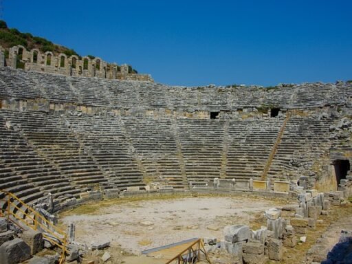 Is there a risk of traveling from Istanbul to Antalya by bus?