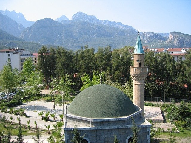 Which city is best for living, Antalya or Istanbul?